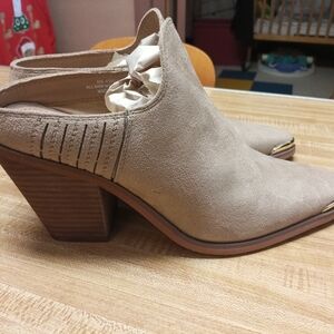 Elegant Beige Block Heel Mules